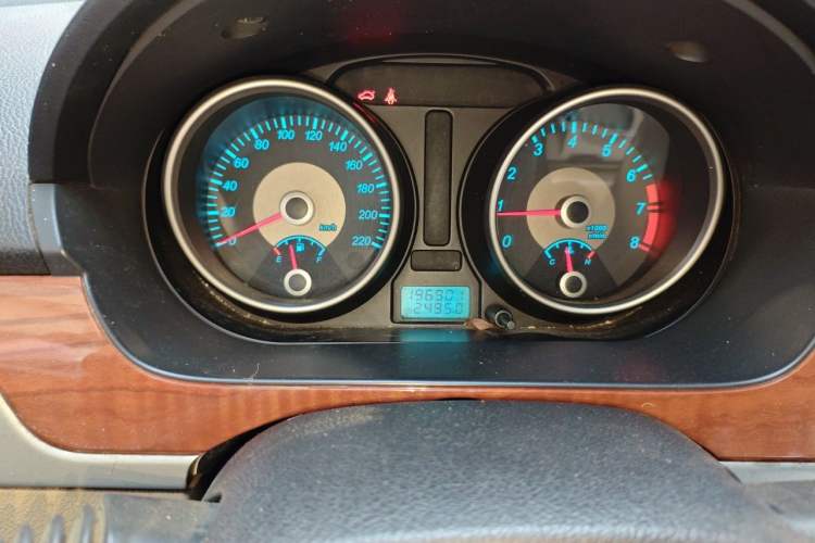 Used Buick Excelle 2011 1.6 LX-MT Odometer Close Up