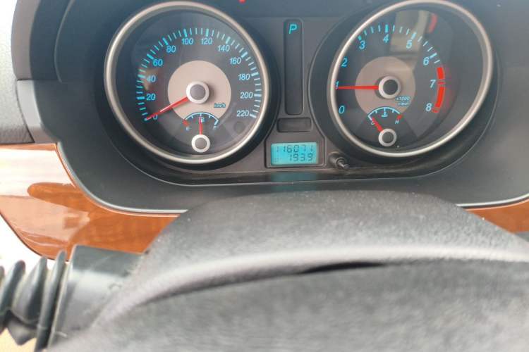 Used Buick Excelle 2011 1.6 LE-AT Odometer Close Up