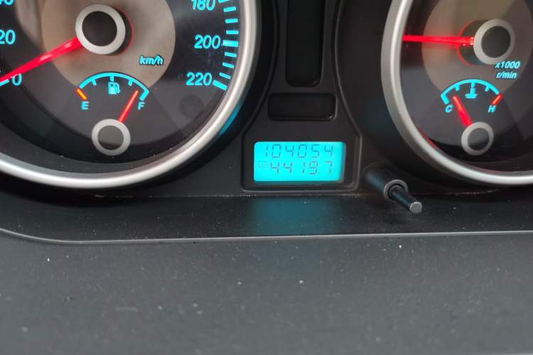 Used Buick Excelle 2011 1.6LX-AT Odometer Close Up