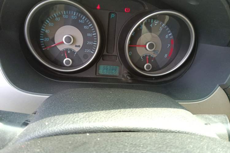 Used Buick Excelle 2011 1.6LX-AT Odometer Close Up