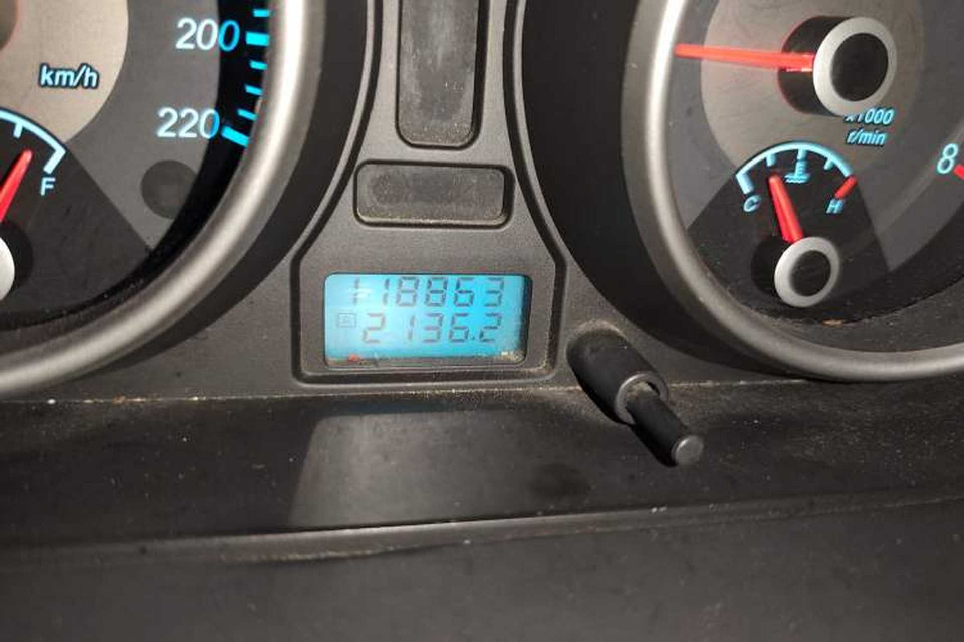 Used Buick Excelle 2011 1.6LX-AT Odometer Close Up