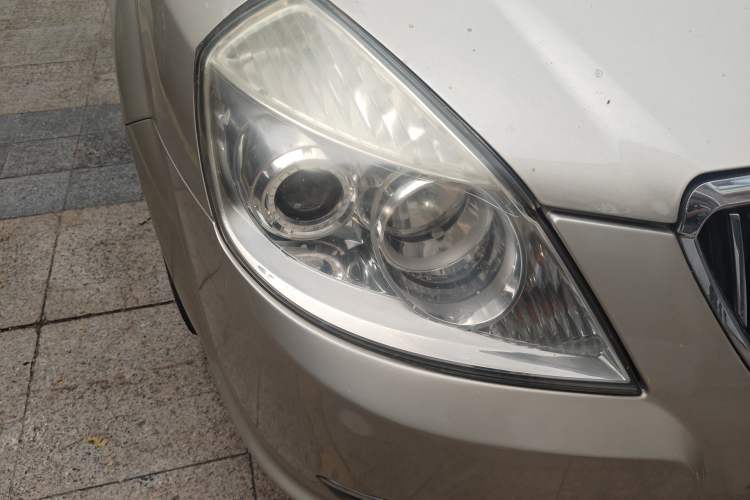 Used Buick Excelle 2011 1.6 LE-AT Right Front Headlight