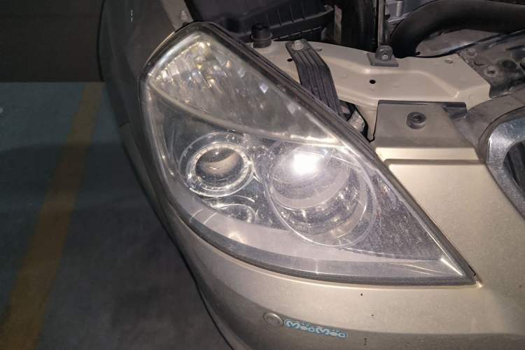 Used Buick Excelle 2011 1.6 LX-MT Right Front Headlight