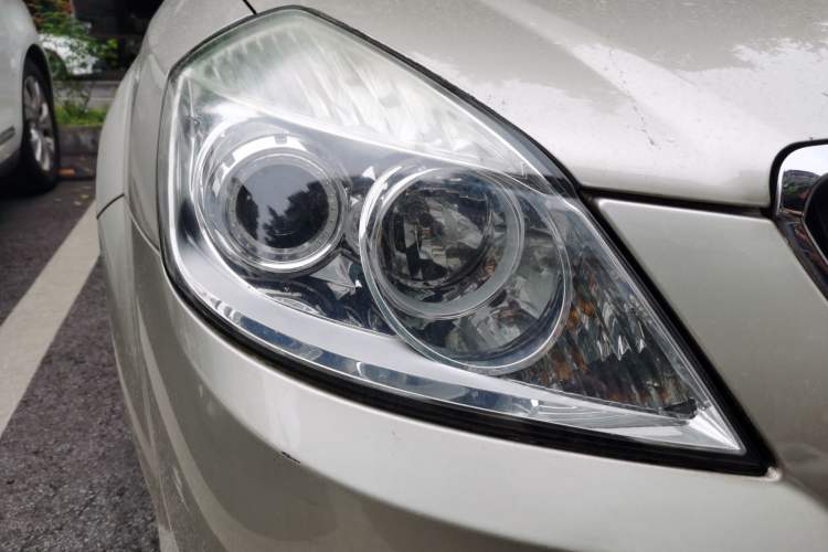 Used Buick Excelle 2011 1.6LX-AT Right Front Headlight