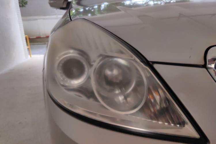 Used Buick Excelle 2011 1.6 LX-MT Right Front Headlight