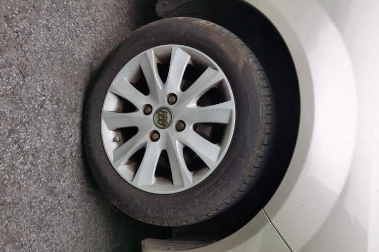Used Buick Excelle 2011 1.6LX-AT Right Front Wheel Hub