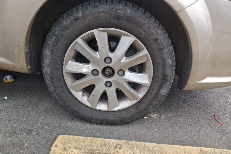 Used Buick Excelle 2011 1.6LX-AT Right Front Wheel Hub