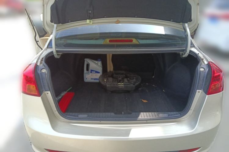 Used Buick Excelle 2011 1.6LX-AT Trunk