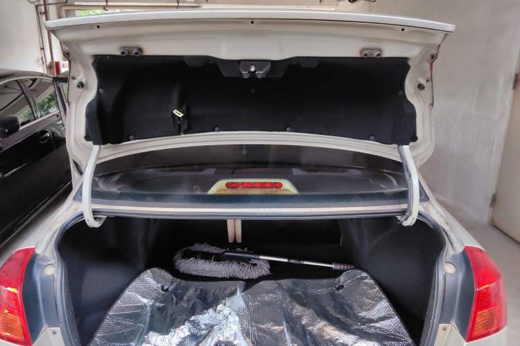 Used Buick Excelle 2011 1.6 LX-MT Trunk