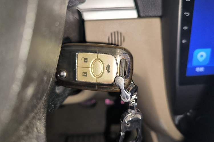 Used Buick Excelle 2011 1.6 LX-MT Vehicle Key