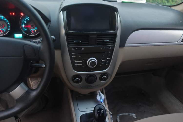 Used Buick Excelle 2013 1.5L Manual Classic Model Audio And AC Panel