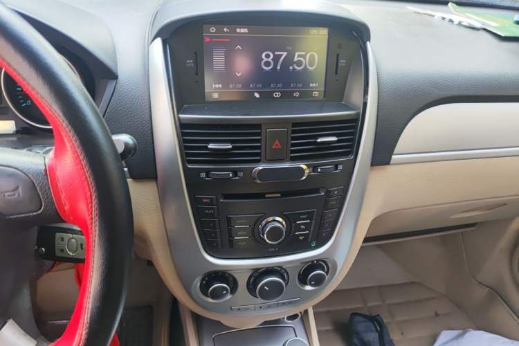 Used Buick Excelle 2013 1.5L Automatic Classic Model Audio And AC Panel