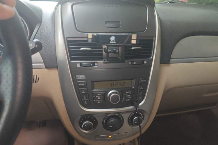 Used Buick Excelle 2013 1.5L Manual Classic Model Audio And AC Panel