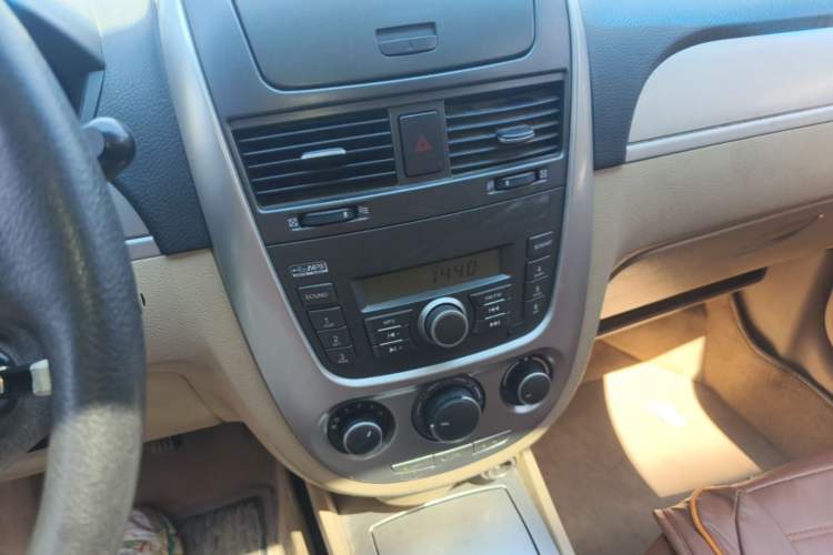Used Buick Excelle 2013 1.5L Manual Classic Model Audio And AC Panel