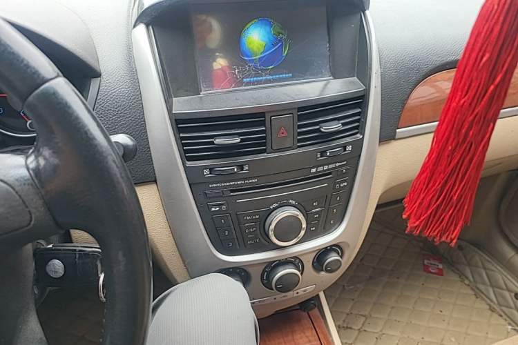 Used Buick Excelle 2013 1.5L Manual Classic Model Audio And AC Panel