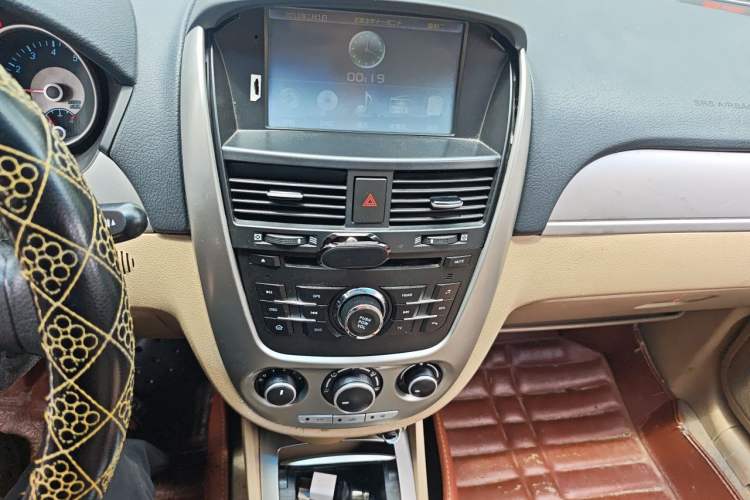 Used Buick Excelle 2013 1.5L Manual Classic Model Audio And AC Panel