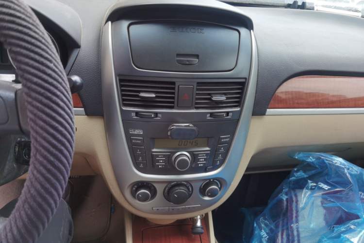 Used Buick Excelle 2013 1.5L Manual Luxury Model Audio And AC Panel