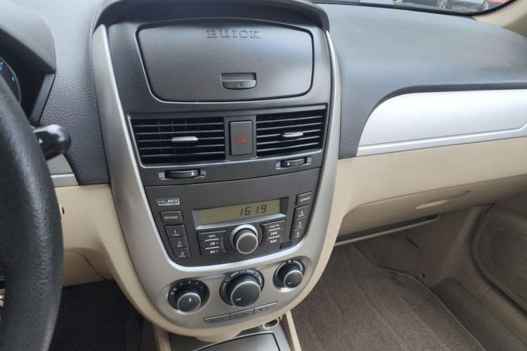 Used Buick Excelle 2013 1.5L Manual Classic Model Audio And AC Panel