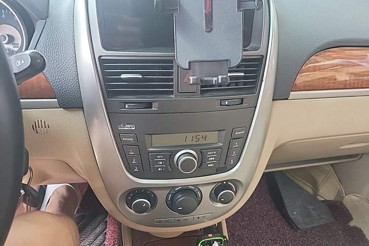 Used Buick Excelle 2013 1.5L Manual Luxury Model Audio And AC Panel