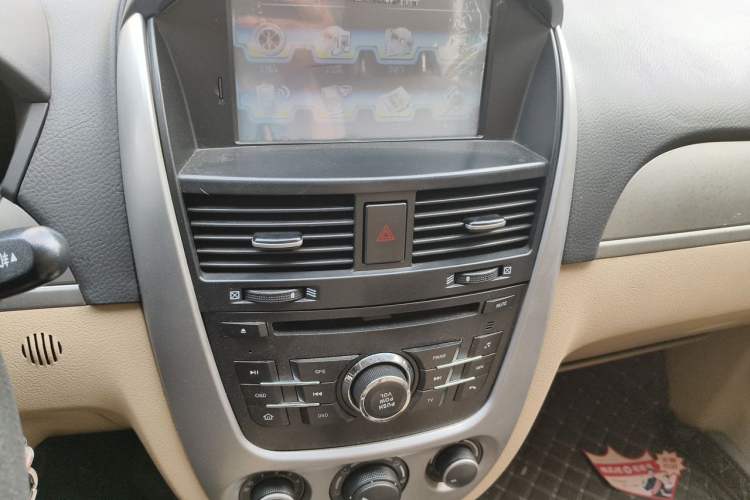 Used Buick Excelle 2013 1.5L Manual Classic Model Audio And AC Panel
