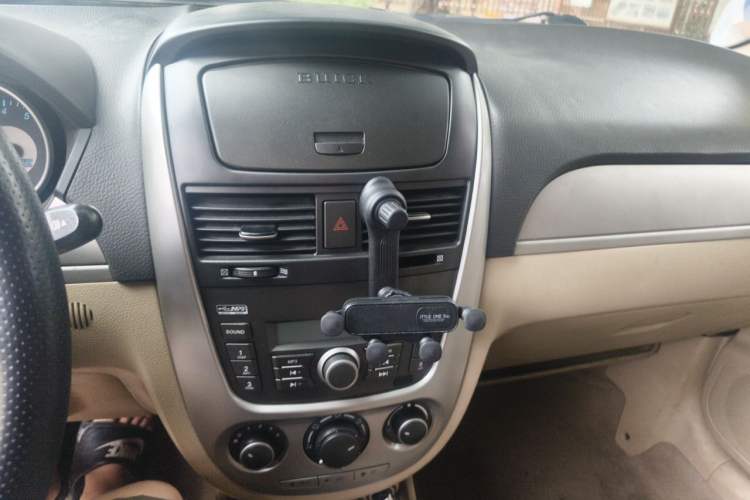 Used Buick Excelle 2013 1.5L Manual Classic Model Audio And AC Panel