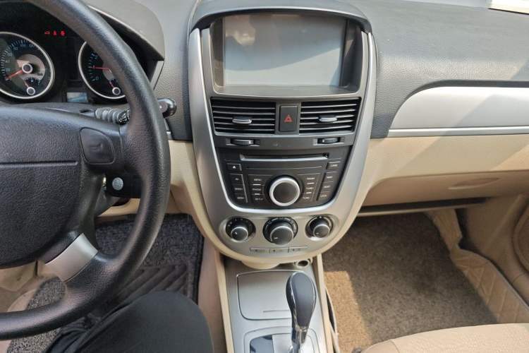 Used Buick Excelle 2013 1.5L Automatic Classic Model Audio And AC Panel
