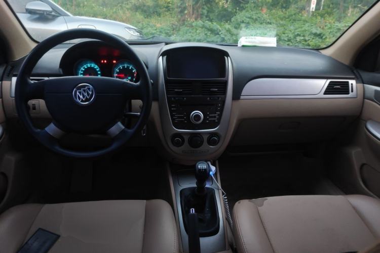 Used Buick Excelle 2013 1.5L Manual Classic Model Center Console
