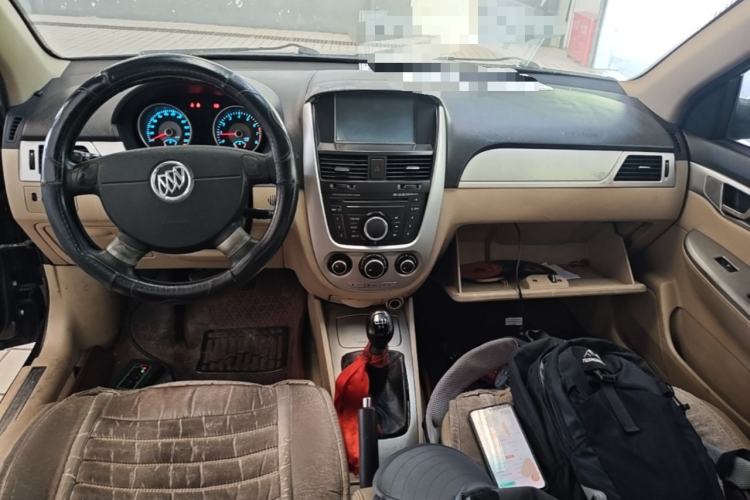 Used Buick Excelle 2013 1.5L Manual Classic Model Center Console