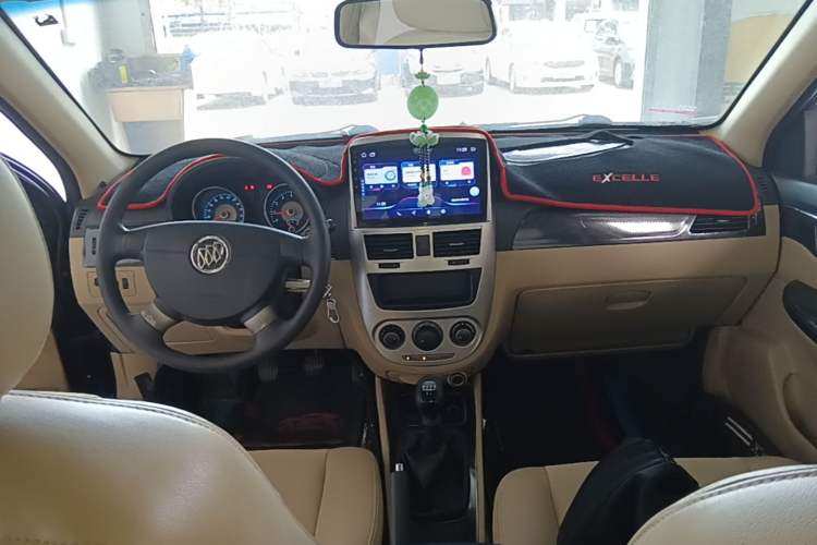 Used Buick Excelle 2013 1.5L Manual Classic Model Center Console