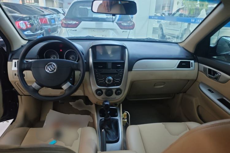 Used Buick Excelle 2013 1.5L Manual Classic Model Center Console