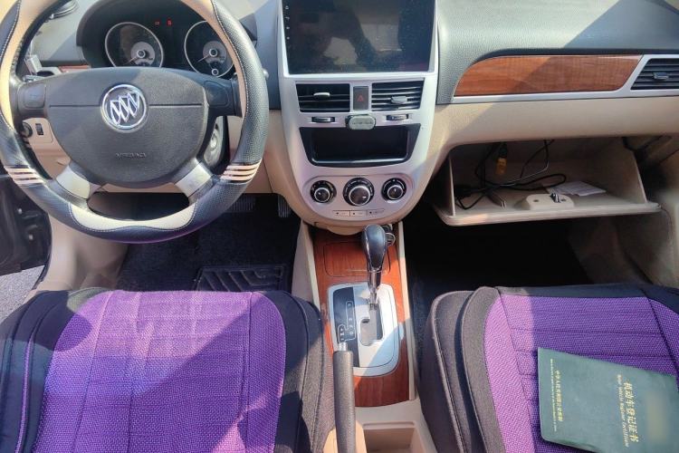 Used Buick Excelle 2013 1.5L Automatic Luxury Model Center Console