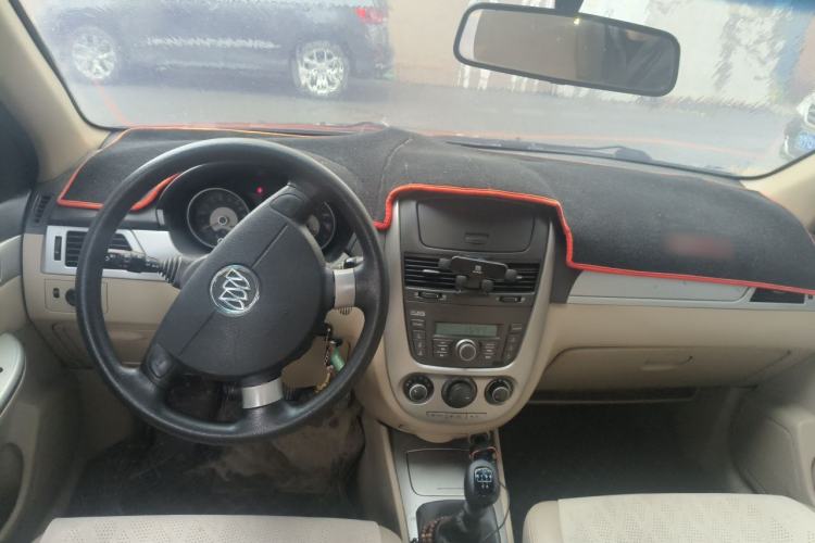 Used Buick Excelle 2013 1.5L Manual Classic Model Center Console