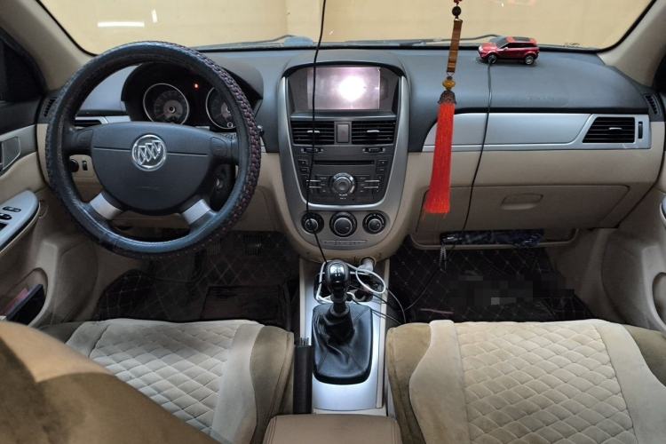 Used Buick Excelle 2013 1.5L Manual Classic Model Center Console