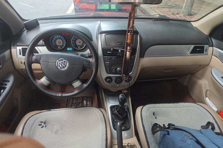 Used Buick Excelle 2013 1.5L Manual Classic Model Center Console