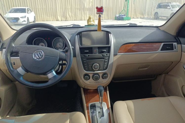 Used Buick Excelle 2013 1.5L Automatic Luxury Model Center Console