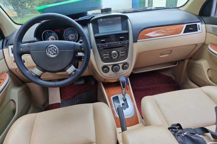 Used Buick Excelle 2013 1.5L Automatic Luxury Model Center Console