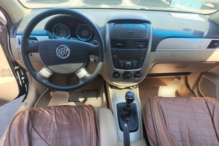 Used Buick Excelle 2013 1.5L Manual Classic Model Center Console