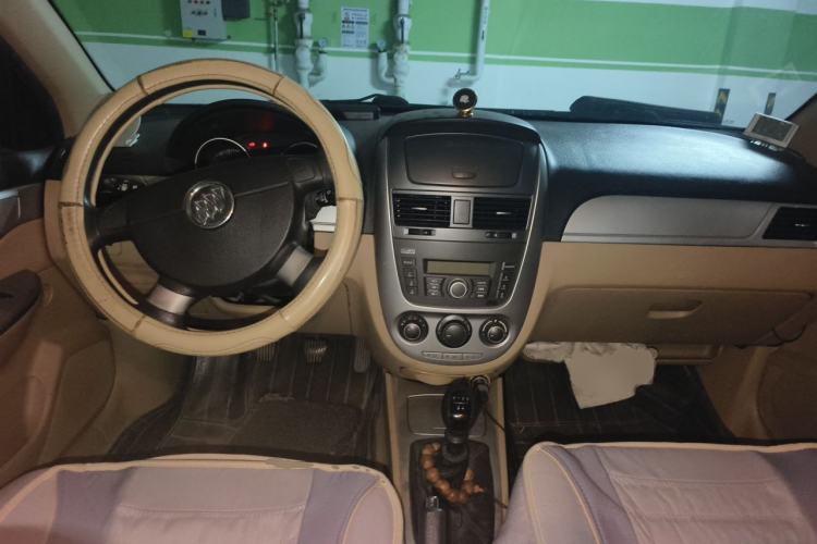 Used Buick Excelle 2013 1.5L Manual Classic Model Center Console