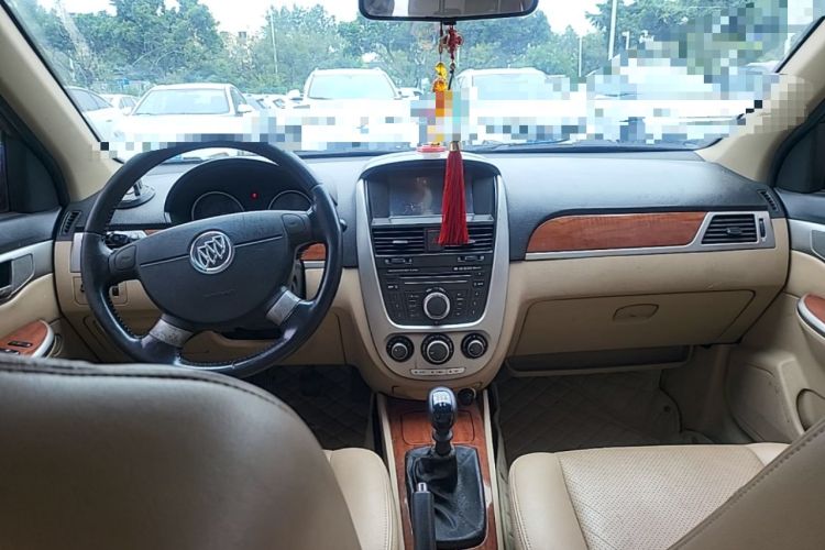 Used Buick Excelle 2013 1.5L Manual Classic Model Center Console
