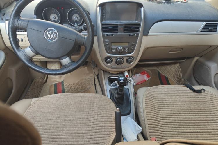 Used Buick Excelle 2013 1.5L Manual Classic Model Center Console