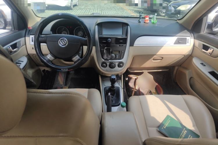 Used Buick Excelle 2013 1.5L Manual Classic Model Center Console