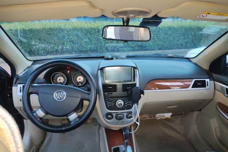 Used Buick Excelle 2013 1.5L Automatic Luxury Model Center Console