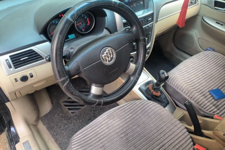 Used Buick Excelle 2013 1.5L Manual Classic Model Center Console