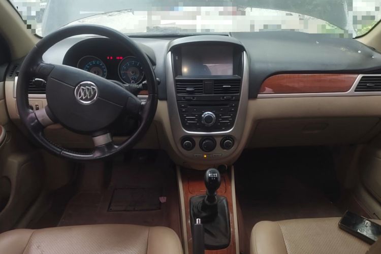 Used Buick Excelle 2013 1.5L Manual Luxury Model Center Console