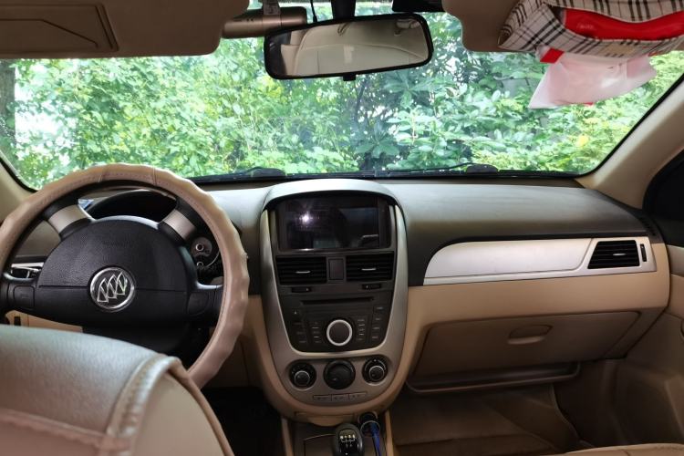 Used Buick Excelle 2013 1.5L Manual Classic Model Center Console