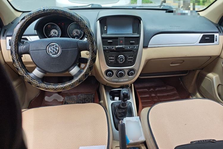 Used Buick Excelle 2013 1.5L Manual Classic Model Center Console