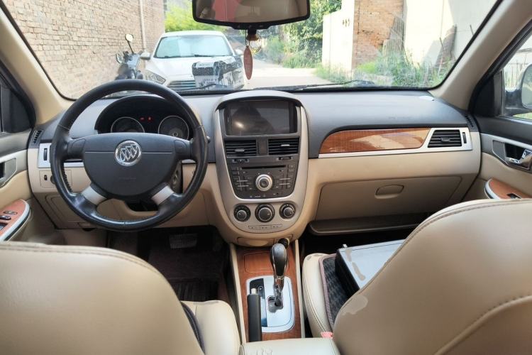 Used Buick Excelle 2013 1.5L Automatic Luxury Model Center Console
