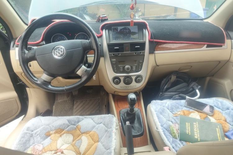 Used Buick Excelle 2013 1.5L Manual Luxury Model Center Console