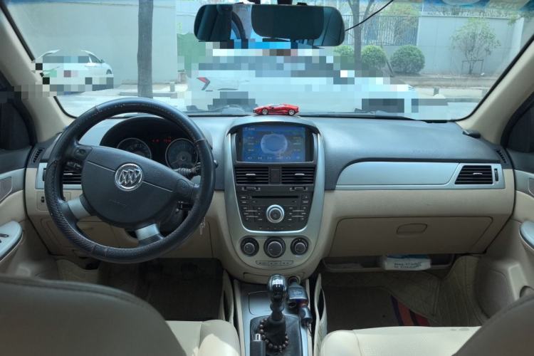 Used Buick Excelle 2013 1.5L Manual Classic Model Center Console