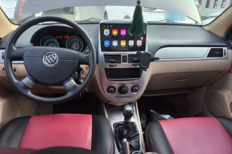 Used Buick Excelle 2013 1.5L Manual Classic Model Center Console